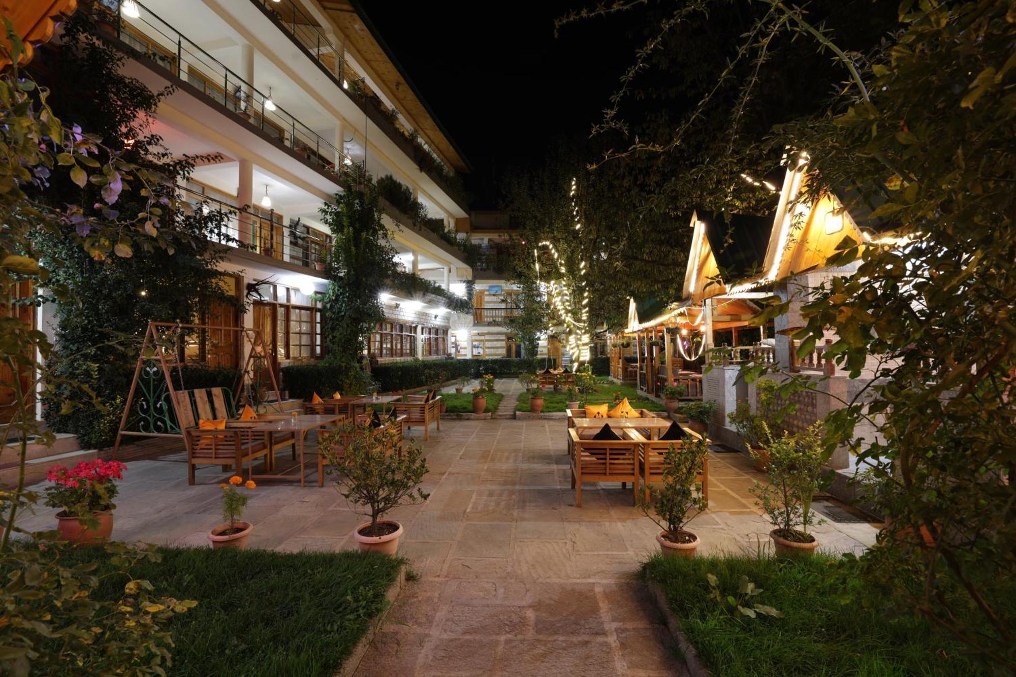 Hide-In Old Manali Hotel Exterior photo